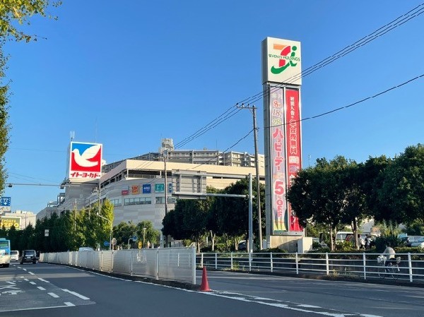 イトーヨーカドー川崎店(イトーヨーカドーの他に、ヤマダ電機やニトリ、紀伊国屋書店、飲食店などが入ったショッピングモールです。)