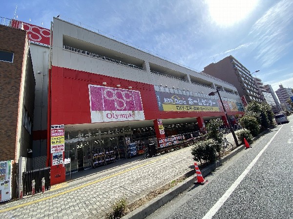 おうちデポ鶴見中央店(日曜大工やDIYグッズ工具、金物、資材、塗料など幅広く取り扱う大型ホームセンター。オリンピックが併設。)