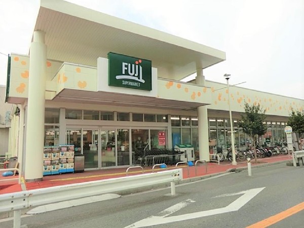 ＦＵＪＩ馬場店(鮮度・旬・グレードにこだわった商品を提供。ベーカリーコーナーでは美味しい焼き立てパンを購入できます。)