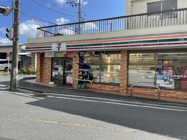 セブンイレブン横浜上菅田町店(近くて便利、期待以上の品質を提供するコンビニ。セブンイレブンの商品を最短30分で届ける7NOW取扱店。)