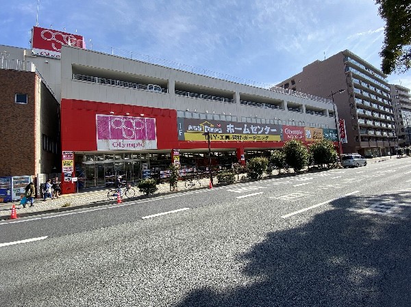 おうちデポ鶴見中央店(日曜大工やDIYグッズ工具、金物、資材、塗料など幅広く取り扱う大型ホームセンター。オリンピックが併設。)