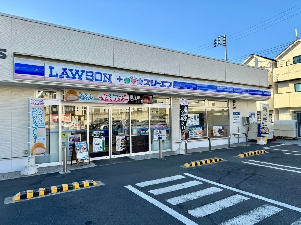 ローソン・スリーエフ 東寺尾六丁目店(スリーエフとローソンのダブルブランド店舗。店内で焼いた串焼きなどスリーエフオリジナルの商品も取扱有。)