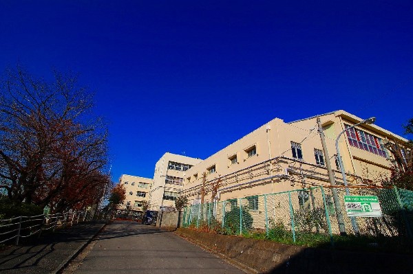 城郷中学校(学校教育目標は「志す・翔く・拓く」　昭和22年に開校し、2022年に75周年目を迎えた中学校です。)