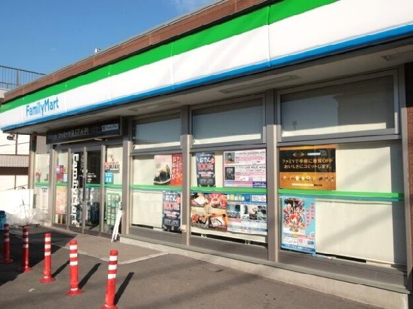 ファミリーマート横浜神大寺一丁目店(時間を問わず幅広い品物が揃うコンビニ。フライヤー商品やスイーツなど美味しいオリジナル商品が続々登場。)