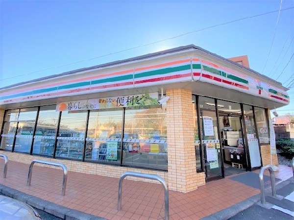 セブンイレブン横浜十日市場東店(酒たばこ取扱い有。無料Wi-Fi有。商品を注文し受取り、配達可能なサービス、セブンミール取扱有。)