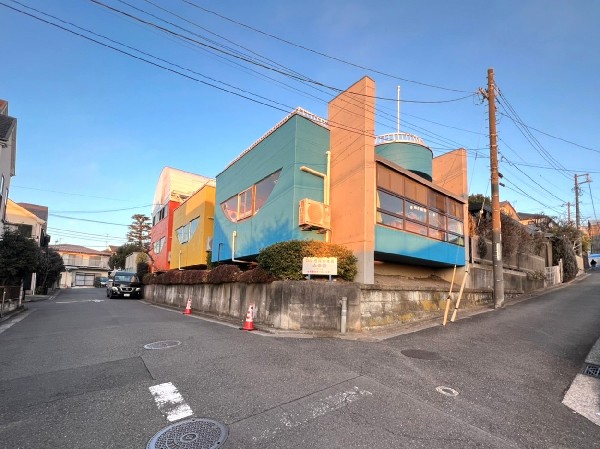 すみれが丘幼稚園(専任講師による体育教室や英語教室、リトミックなど、課外授業が充実。丈夫な身体と豊かな心を育成します。)