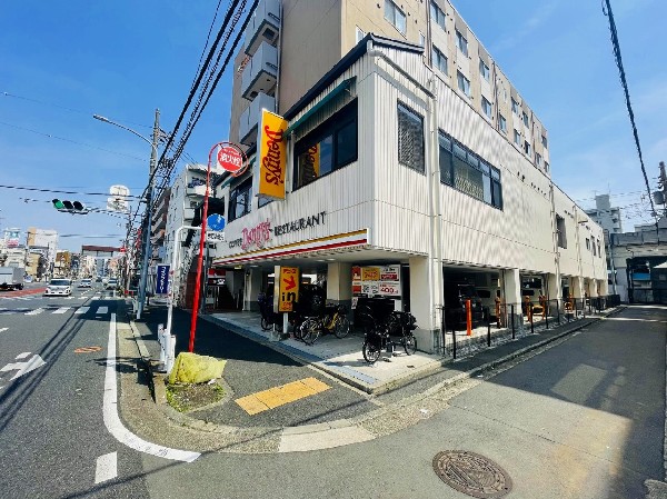 デニーズ前里店(お子様連れでも安心して食べに行けるファミリーレストラン。ドリンクバーあり。営業時間は7時～24時。)