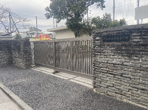 平安小学校(マーチングバンドの強豪校で、全国大会レベル。外国籍の児童が多く、国際的な感覚が身に付きそうですね。)