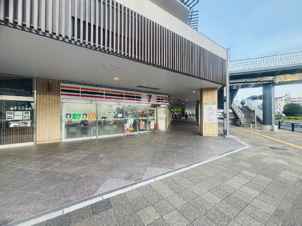 セブンイレブン横浜長津田駅北口店(近くて便利、期待以上の品質を提供するコンビニ。セブンイレブンの商品を最短30分で届ける7NOW取扱店。)