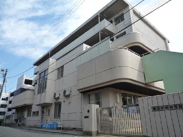 岩井保育園(園庭にみかんの木と小さな池がある保育園。生き物を観察できます。保育目標は「いきいき輝く　心とからだ」。)