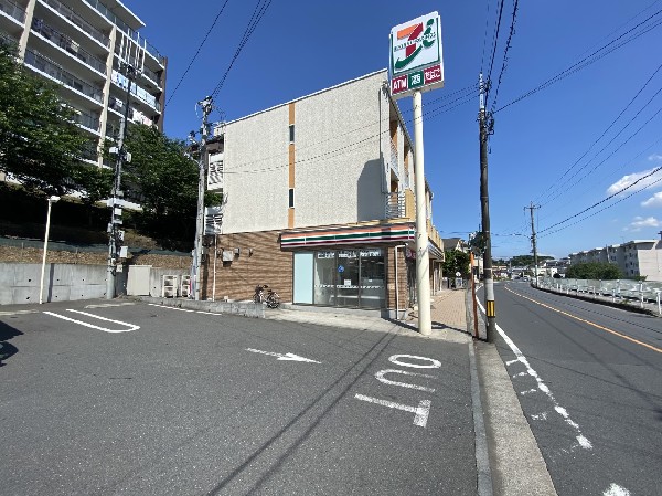 セブンイレブン横浜菅田町北店(近くて便利、期待以上の品質を提供するコンビニ。セブンイレブンの商品を最短30分で届ける7NOW取扱店。)