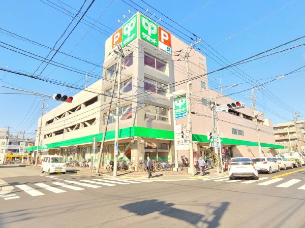 サミット菊名店(店内は広く、食料品以外にも飲食店・100円均一・日用品・衣類などの店舗が入っているので大変便利です。)