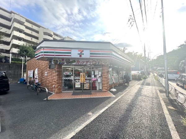 セブンイレブン獅子ヶ谷1丁目店(近くて便利、期待以上の品質を提供するコンビニ。セブンイレブンの商品を最短30分で届ける7NOW取扱店。)
