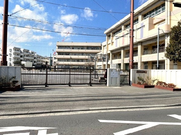 神大寺小学校(教育目標は「考える力、大好きなものを増やす、自分から行動する、人のために役立つ、世界への関心を持つ」)