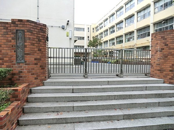 駒岡小学校(全校遠足は１～６年生ま縦割りでチームを作る。運動会も学年の隔てなく盛り上がる。)