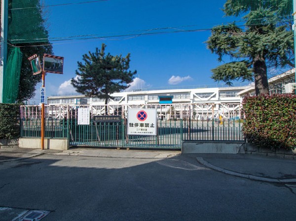 立川市立第五小学校(伝統ある学校で、昔も今も変わること無く、地域の人々に愛されている小学校です。)