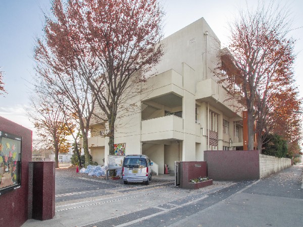 府中市立若松小学校(子供たちの明るい声が響く学校です。)