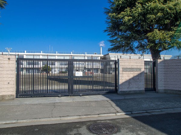 立川市立立川第四中学校(生徒が「四中生でよかった」、保護者が「四中に通わせてよかった」と思っていただき、地域から「四中は落ち着いた良い学校だ」と評価される学校づくりのために、教職員が一致団結し、総力を結集して活動して参ります。)