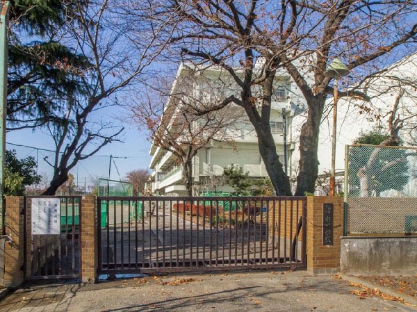 小金井市立南中学校(心身ともに健康で礼儀正しい人、進んで学習に取り組み根気よく努力する人、勤労を尊び協力する人の実現を目指している学校です。)