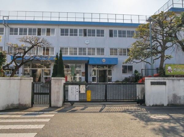 小金井市立東中学校(心豊かな思いやりのある生徒、自ら学び意欲的に活動する生徒、安全で安心して学べる学校を教育目標にする中学校です。)