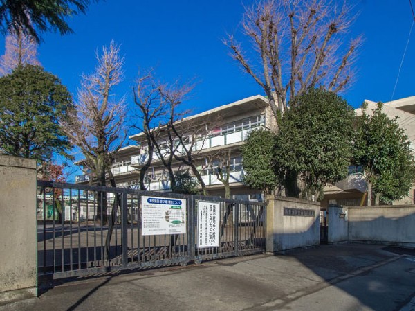 西東京市立向台小学校(日本国憲法や教育基本法の精紳に則り、よき社会の形成者として、知性と感性をそなえ、互いの人格を尊重しあって生活できる人間性豊かな子どもの育成を目指す。)