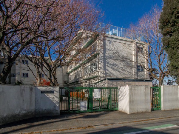 小平市立小平第十五小学校(「楽しく学び、元気と笑顔あふれる十五小」を合言葉に、子供たちが学ぶことの楽しさや満足感、達成感等を感じ、その喜びが笑顔にあふれ出る学校を目指しています。)