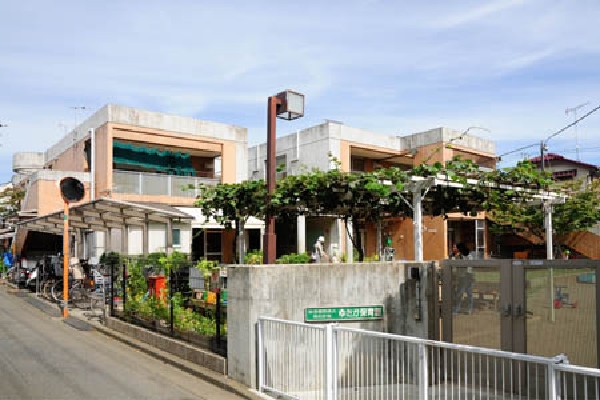 ゆたか保育園(遊びを通して成長するという保育方針を採っており、一日の大半は広い園庭での自由遊びをしている保育園です。)