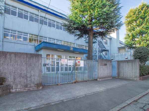 立川市立立川第三中学校(「立志」「鍛錬」「協調」を教育目標に掲げ、清々しい挨拶のあふれる学校を目指していきます。)