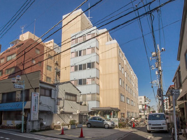 小金井太陽病院(病院理念「全ては患者様のために」のもと、常に患者様には明るく笑顔で接しています。)