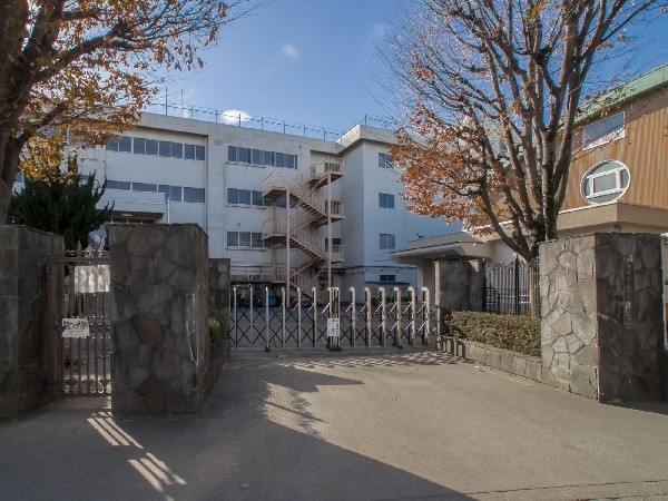 国分寺市立第三小学校(やさしい子、進んでとりくむ子、考える子、元気な子を教育目標とした昭和22年4月に開校した小学校です。)