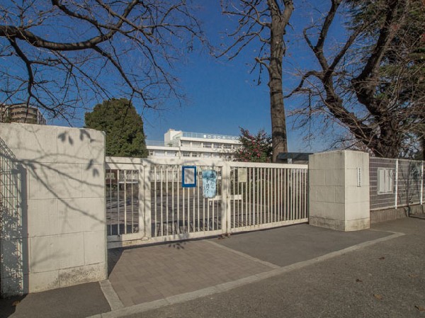府中市立府中第九小学校(学校は子供のためにあるという事を一番に、常に肝に銘じて学校経営を進めている小学校です。)