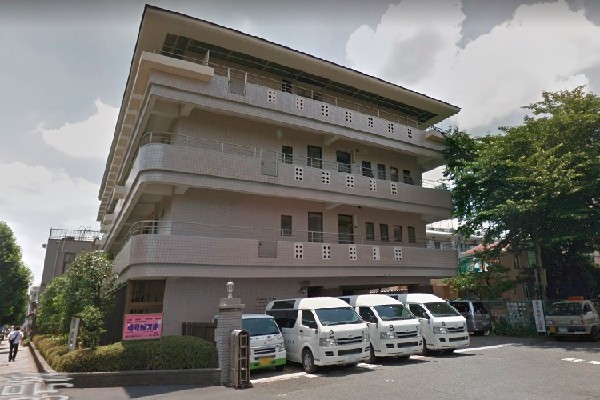 晴見保育園(地域の教育的資源を活用した保育（おもしろ実験・農場体験など）や公園などを利用した戸外保育を利用して感性や教養を磨いています。)