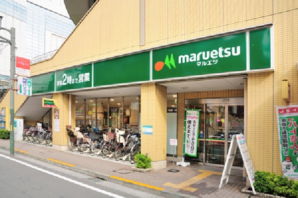 マルエツ国分寺南口店(品質の良さでも定評があるうえ、駅前という立地の良さと、深夜2時までという営業時間で人気のスーパーです。)