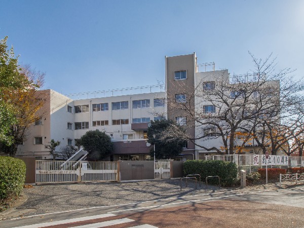 府中市立南白糸台小学校(子供たちの元気な声が響き渡る小学校。とても微笑ましいですね。)