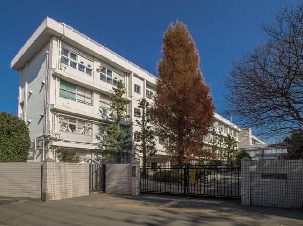 府中市立府中第六中学校(「学力と情操」「健康と忍耐力」「勤労と責任」という六中の教育目標をしっかりと身に着けるそれぞれの成長を指導・支援して行きたいと思います。)