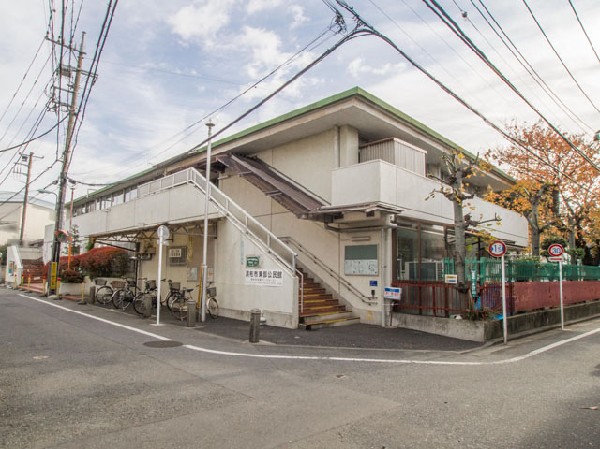 東部保育園(「・よく食べ、よく眠り、よく笑う子ども・ 自分も友だちも好きな子ども・自分で考え行動できる子ども」以上を保育目標にしています。)
