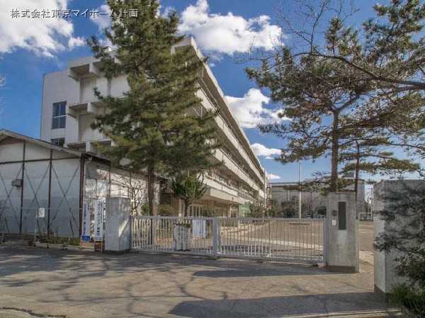 東久留米市立大門中学校(今年度の重点目標を「健康」＝心と身体の健康、「努力」＝何事にも惜しみない努力、「創造」＝新たな可能性の発見としています。)