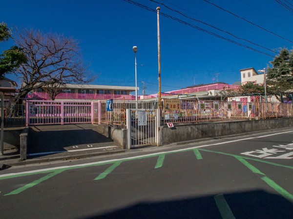津田保育園(子どもたちの心と体がよく育つように、自然の触れ合いや楽しい体験を多くしています。子どもの思いを聞き取り、子どもと職員、父母と職員の信頼関係を大切にしています。)