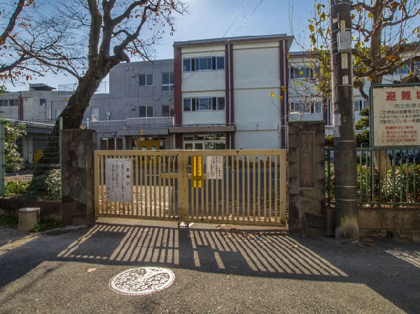 小金井市立前原小学校(やさしさ、かしこさ、たくましさを教育目標に、よく学び、互いを認め合える子どもの育成を図り、一人ひとりが輝く元気な学校を目指している小学校です。)