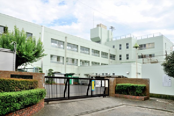 小金井市立南中学校(生徒中心の自主的な活動など、独自の教育活動を展開している中学校です。)