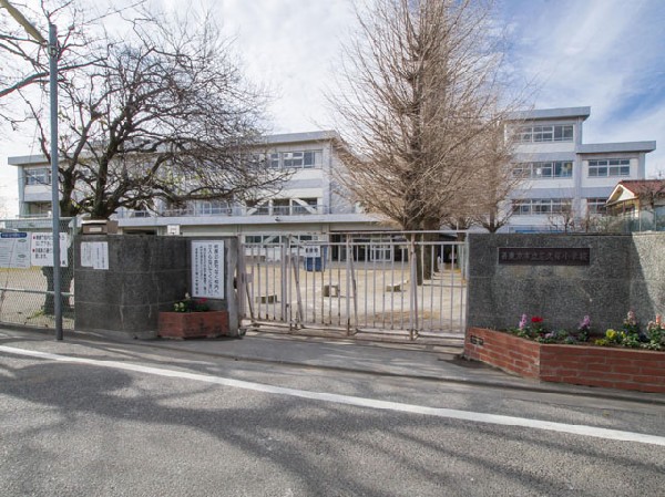 西東京市立芝久保小学校(市の教育委員会または文部科学省からたびたび、学力向上フロンティアスクールや教育推進校などの指定を受けている小学校です。)