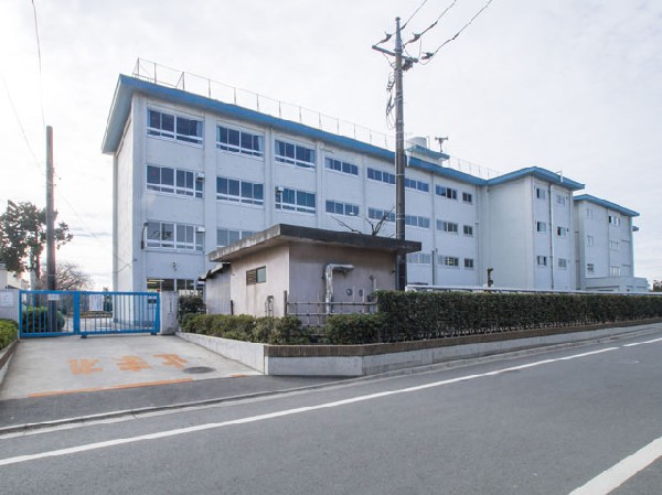 小平市立小平第六中学校(課外活動や校内活動などを盛んに行うスーパーアクティブスクールとして東京都教育委員会指定を受けている中学校です。)
