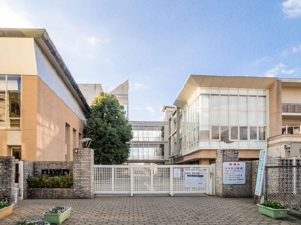 西東京市立けやき小学校(人権尊重の精神を基本とし、学校と保護者や地域住民が互いに連携しながら、児童が自らその一歩を踏みだし、一歩と一歩をつなぎ合わせた揺るぎない足跡を残せるように主体的に支援していく学校教育の新たな創造を目指し、ここに本校の教育目標を定める。)