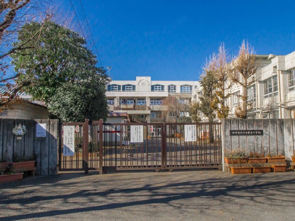 小平市立小平第五中学校(小平第五中学校の歴史と伝統を大切にし、生徒・教職員がこれを受け継ぎ・引き渡していくという意識を持って、卒業しても懐かしく思い出される学校、誇りに思っていただける学校、地域から大切にされ応援される学校、の実現を目指しています。)