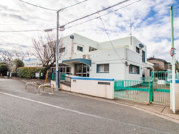 しもほうや保育園(一人ひとりの個性を大切にし、子供の気持ちに寄り添って保育をおこなっています。人との関わりや自然の中での体験を日々の保育で行っています。)