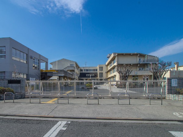 東村山市立南台小学校(「やさしい子　たくましい子　まなびあう子」を教育目標に、５０年の伝統と歴史ある校風を継承し、さらに発展させていくよう、全教職員が一丸となって努力している小学校です。)