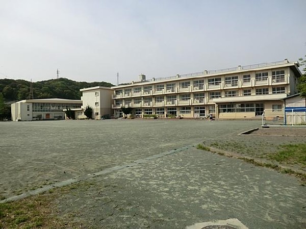 鎌倉市立玉繩小学校(鎌倉市立玉繩小学校まで600m 小学校近く♪お子様も通学も安心です♪)