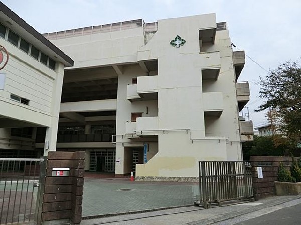 横浜市立森中学校(横浜市立森中学校まで650m)