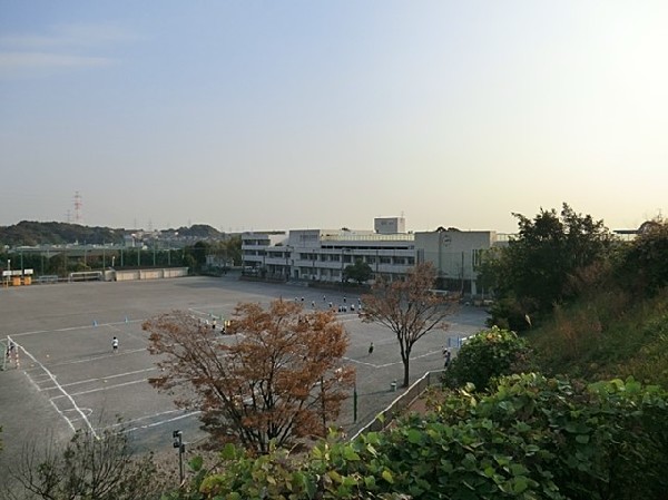 横浜市立秋葉中学校(横浜市立秋葉中学校まで550ｍ)