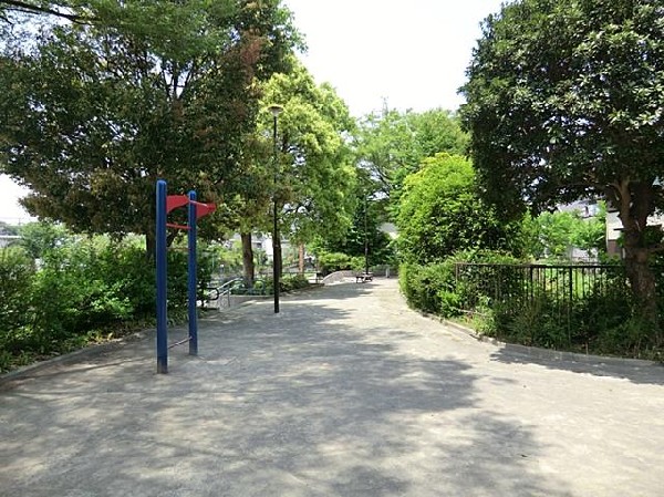 片曽ふれあい公園(片曽ふれあい公園まで550m)